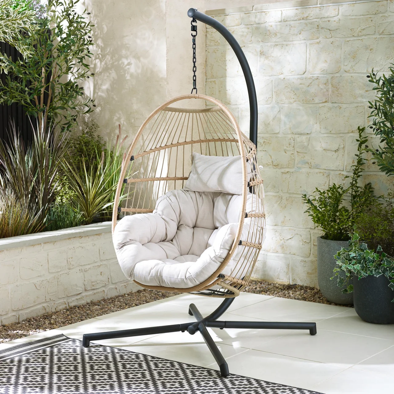 egg outdoor hanging chair natural 1 2331f228 46dc 402c 8484 765110350b72